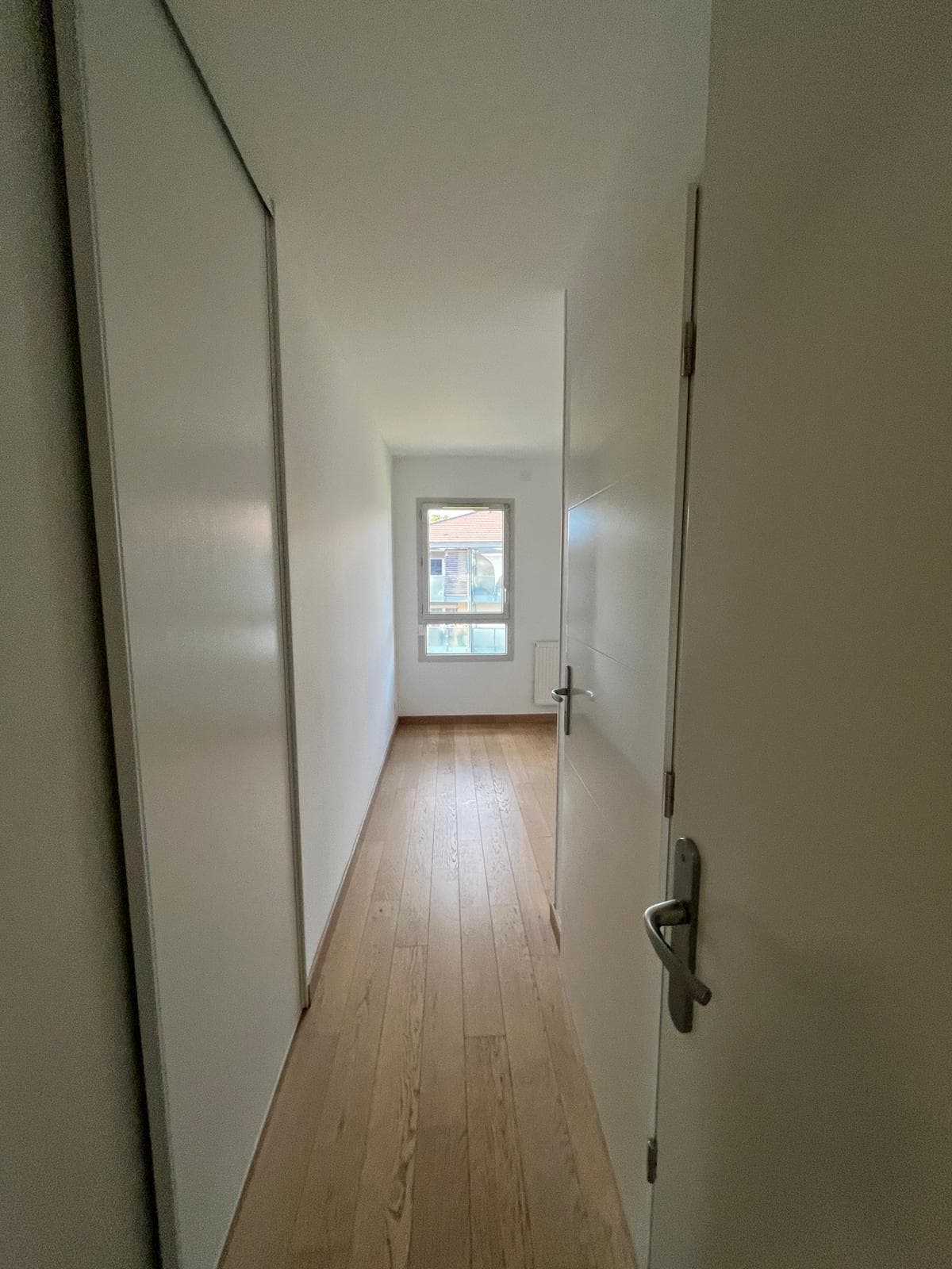 Couloir vers les chambres avec parquet chêne