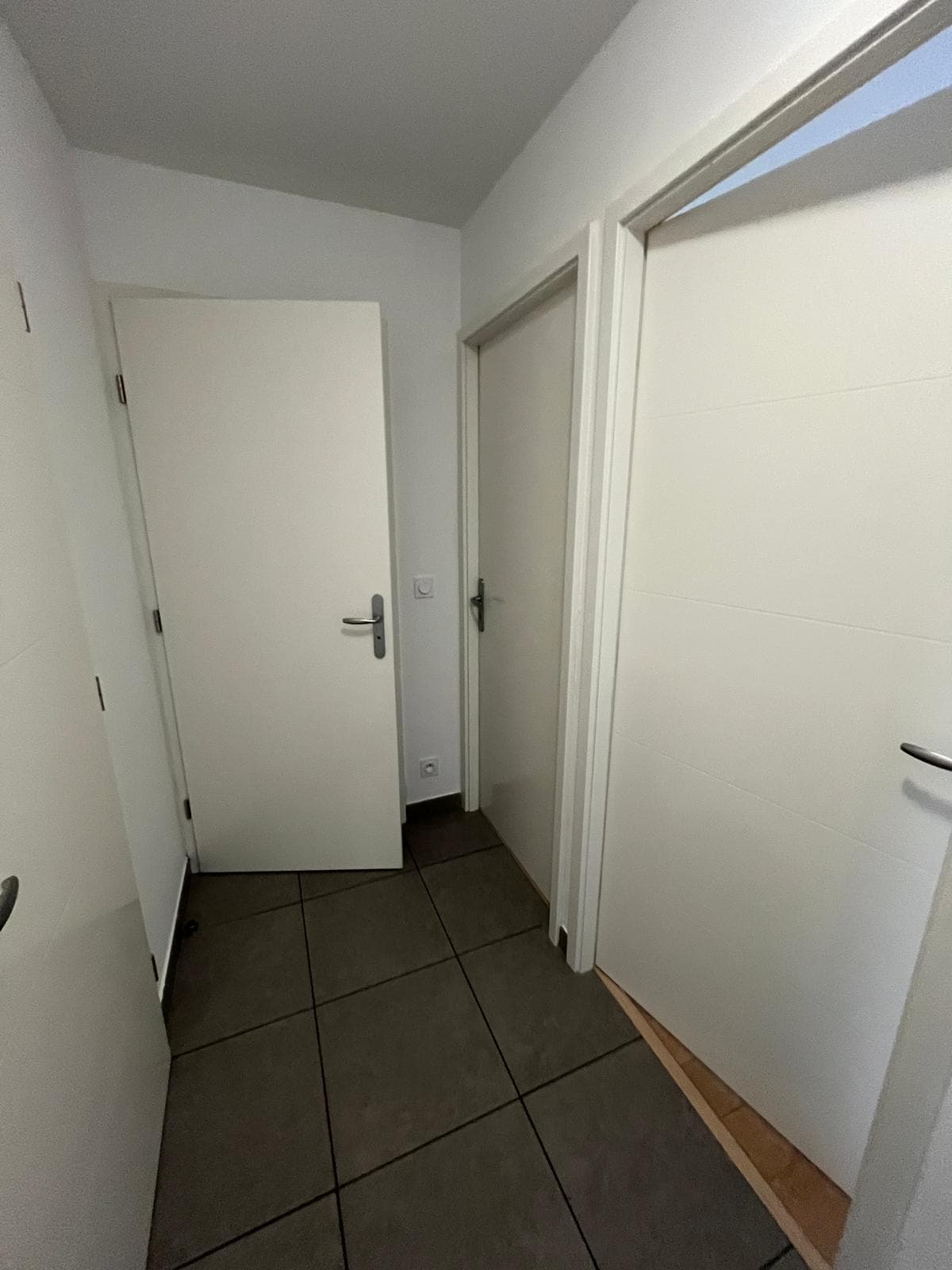 Dégagement desservant les chambres et salles d'eau